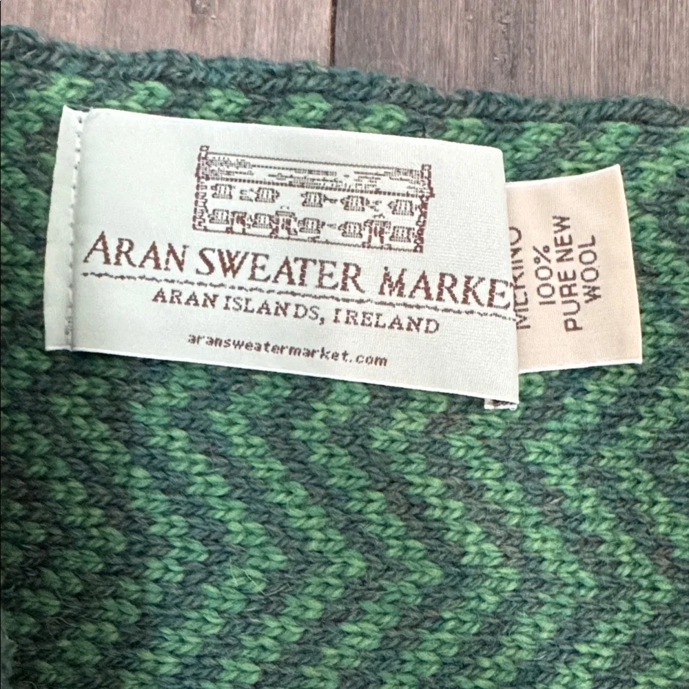 Aran sweater market infinity snood scarf Green‎ Chevron Buttoned merino wool